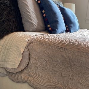 PINE CONE  HILL FANNY QUILT COVERLET ANNIE SELKE